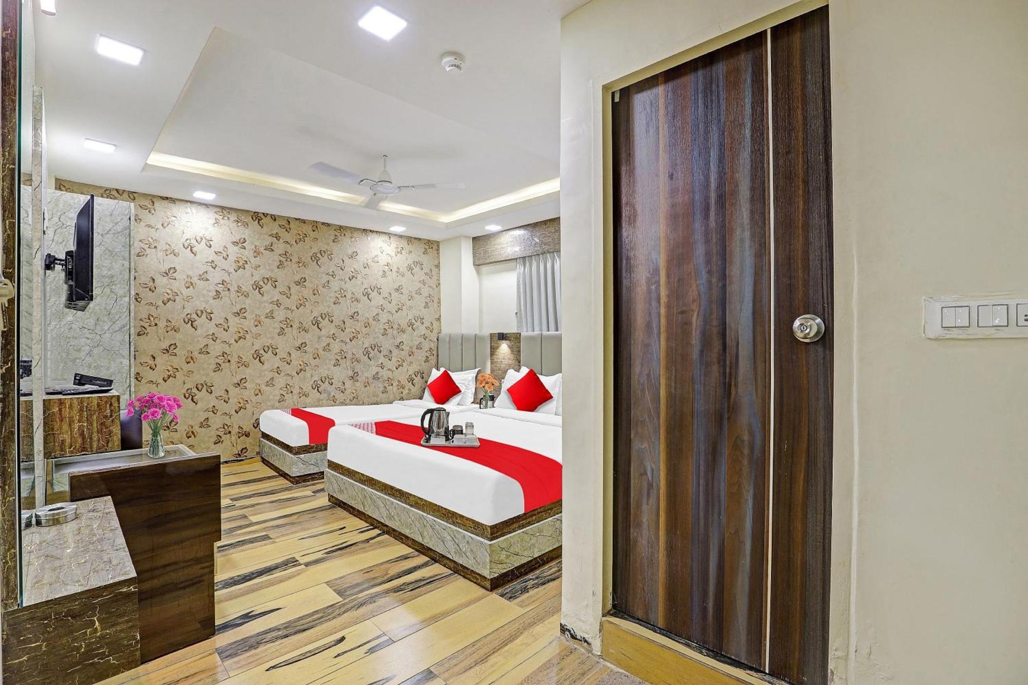Collection O Hotel Raj Palace Vadodara Exterior photo