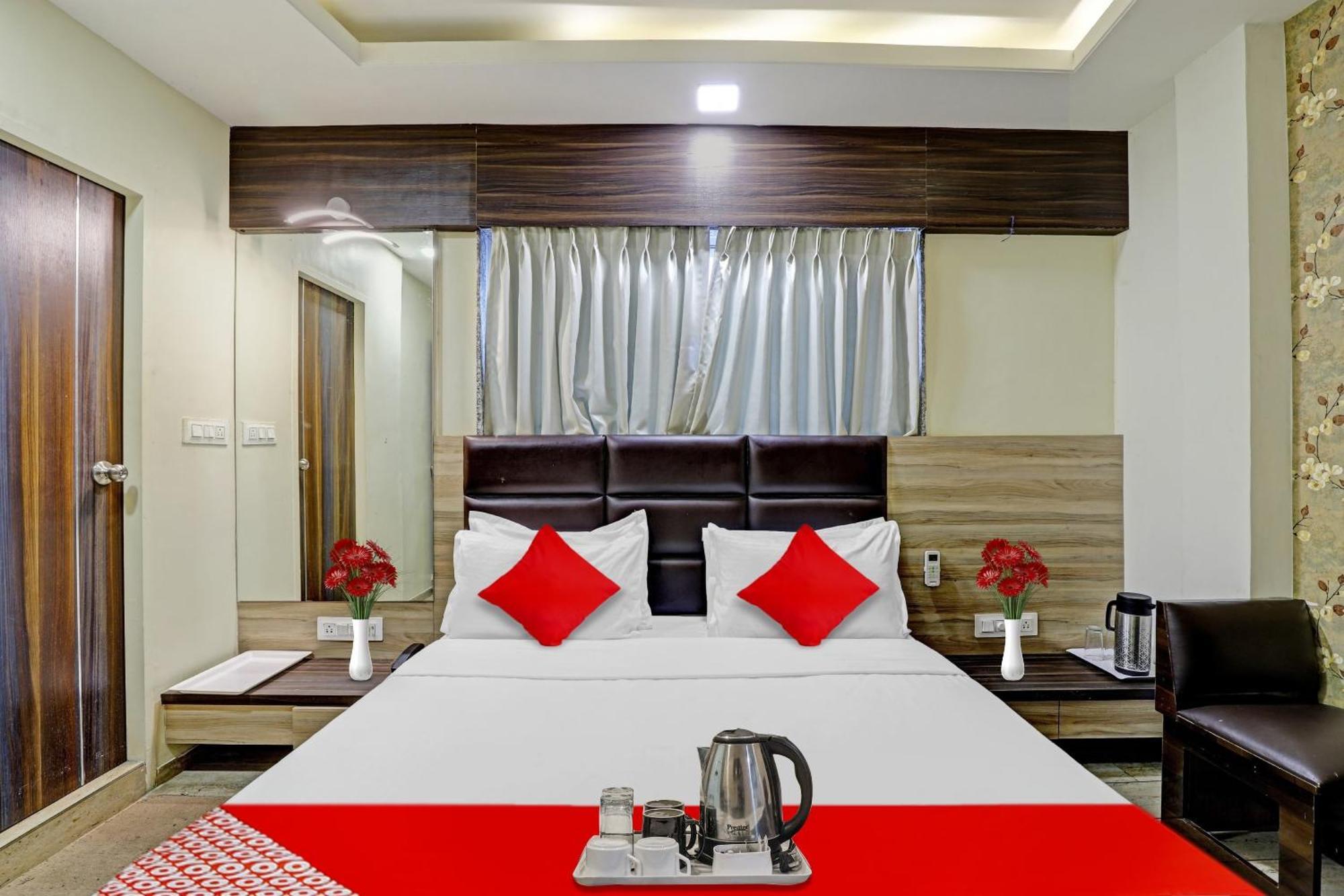 Collection O Hotel Raj Palace Vadodara Exterior photo