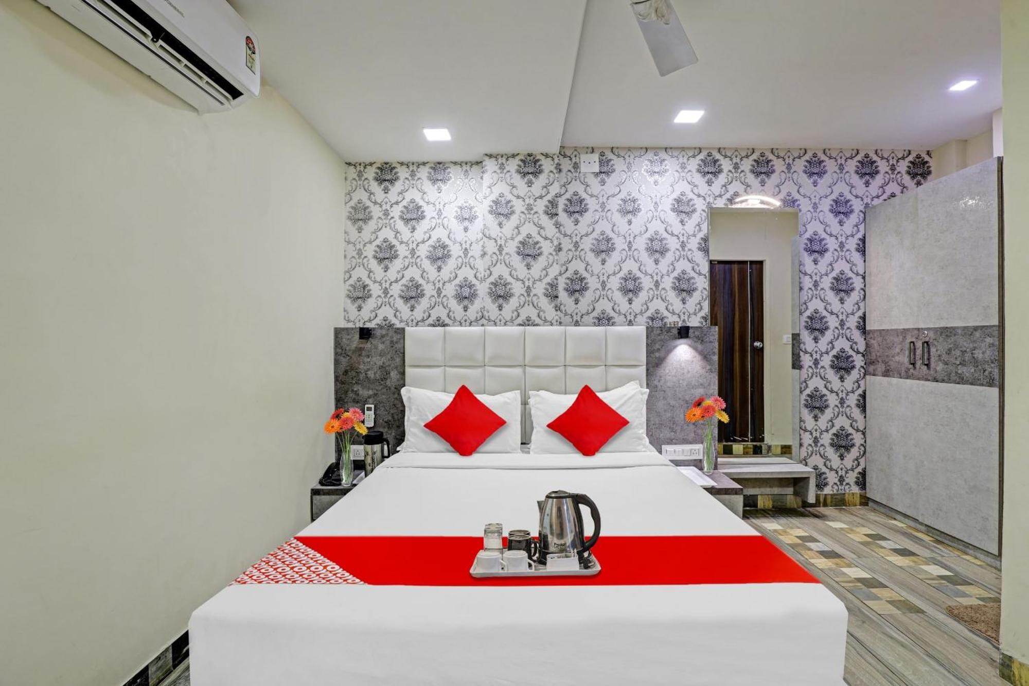 Collection O Hotel Raj Palace Vadodara Exterior photo